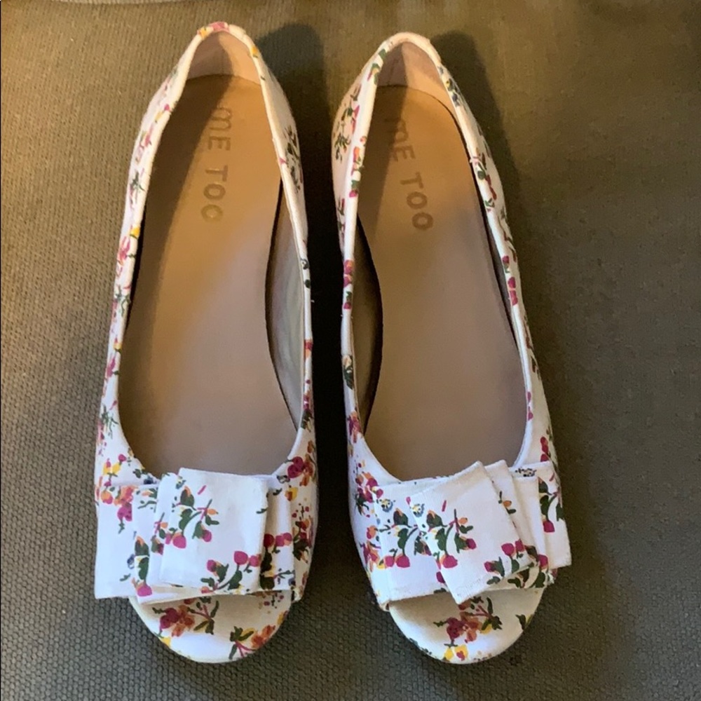 Me Too Floral Open Toe Flats, size 7.5